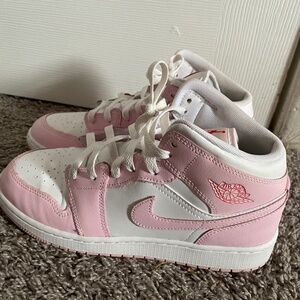 Pink nike Jordan dunks
